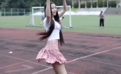 小姐姐穿短裙玩跳伞视频,小姐姐跳伞视频惊艳呈现