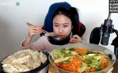定兴泡面小姐姐,泡面界的网红传奇