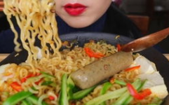定兴泡面小姐姐,泡面界的网红传奇