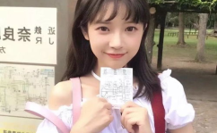 清纯网红吃瓜少女