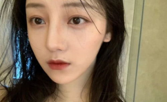 清纯网红吃瓜少女