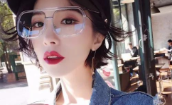 抖音网红吃瓜戴眼镜