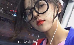 抖音网红吃瓜戴眼镜
