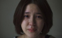 小姐姐哭的图案,小姐姐哭泣图案背后的感人故事